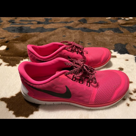 Brand new Nike shoes - Picture 1 of 4
